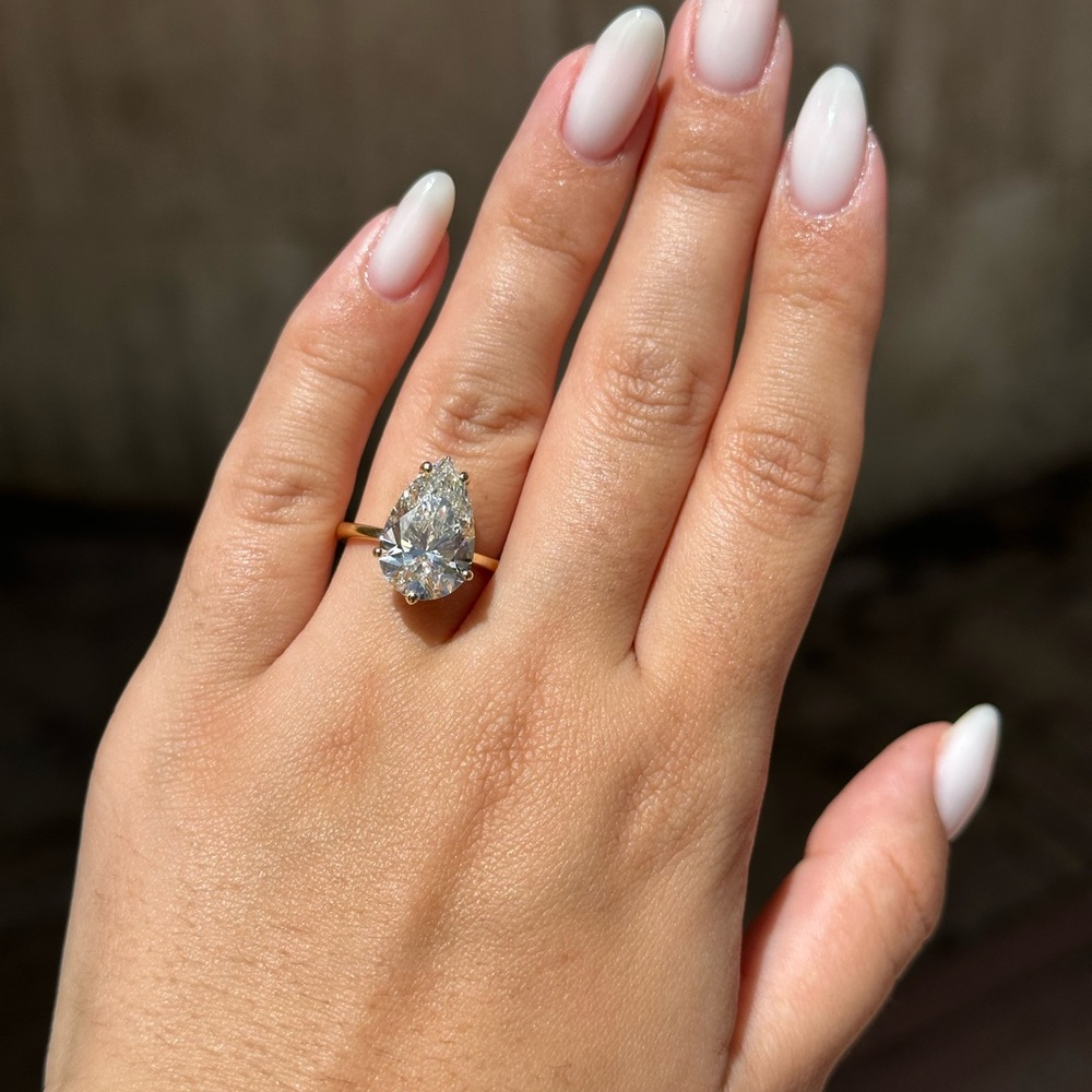 Elegant Dimond Ring